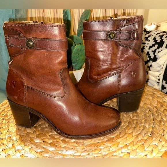 UEC FRYE Malorie Button Short Boot Women’s 8 Tan Vintage Leather Side Zip $358 - Picture 2 of 13